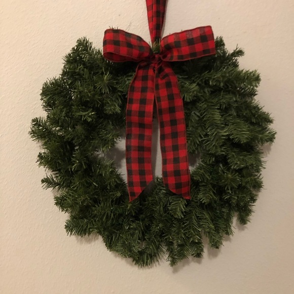 Traditional Christmas Wreath - Picture 1 of 3